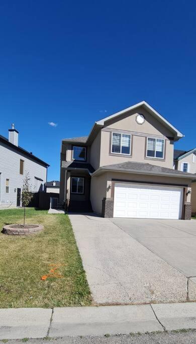 Spacious Comfortable Air-Conditioned. Near Airport! Calgary Exterior photo